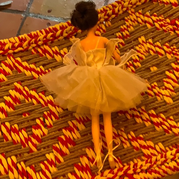 Swanlake Barbie - Picture 5 of 7